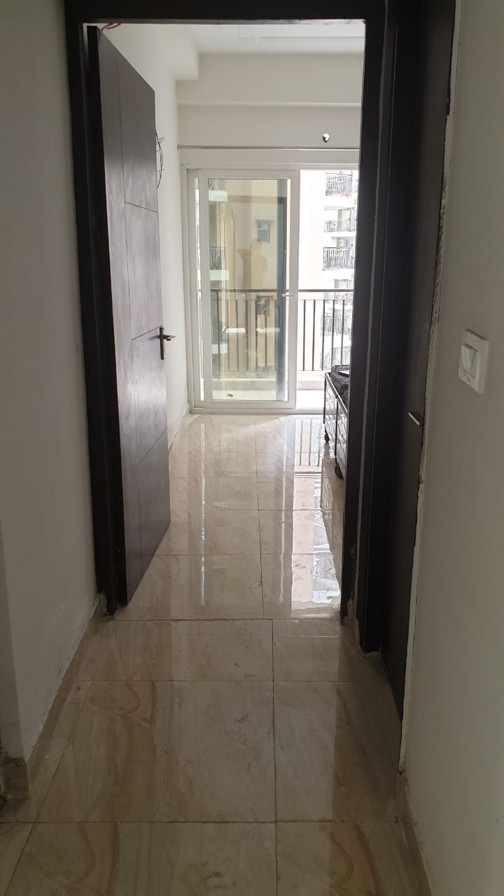 White Orchid : 3 BHK Fully Furnished Flat For Rent in Gaur City 2, Noida Extension