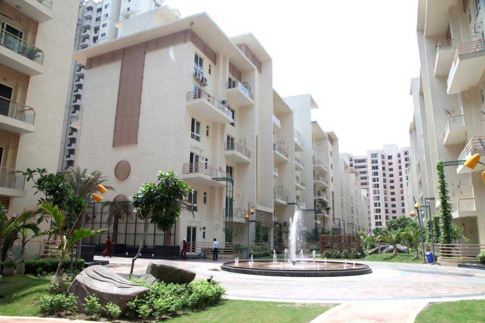Mahagun Moderne, Sector 78, Noida Society Image 5