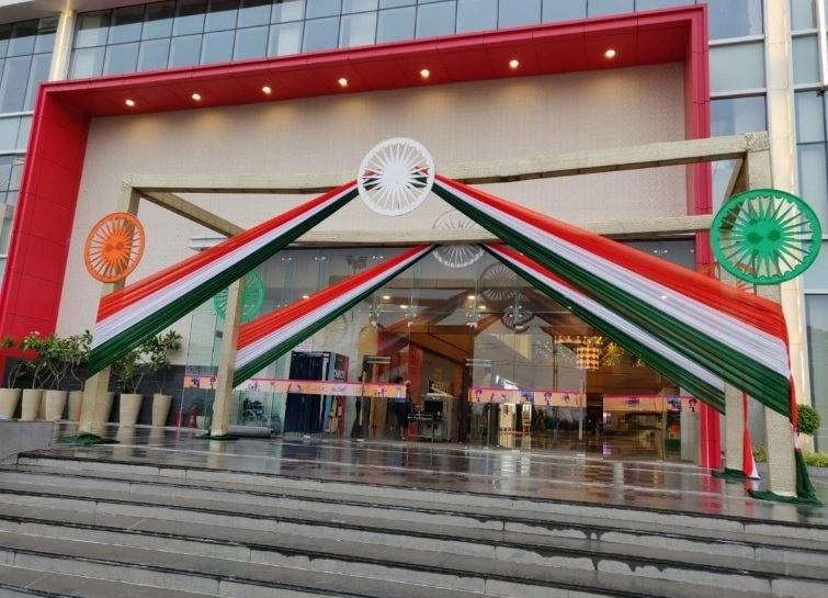 Gaur City Mall, Sector 4, Noida Extension Society Image 1 