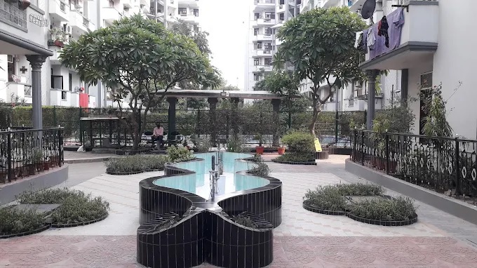 Mahagun Manor, Sector 50, Noida Society Image 1 