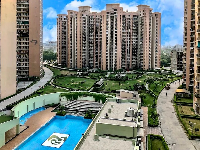 Amrapali Pan Oasis, Sector 70, Noida Society Image 1 