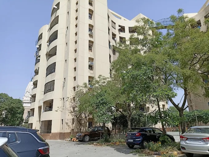 The Crescent, Sector 50, Noida Society Image 1 