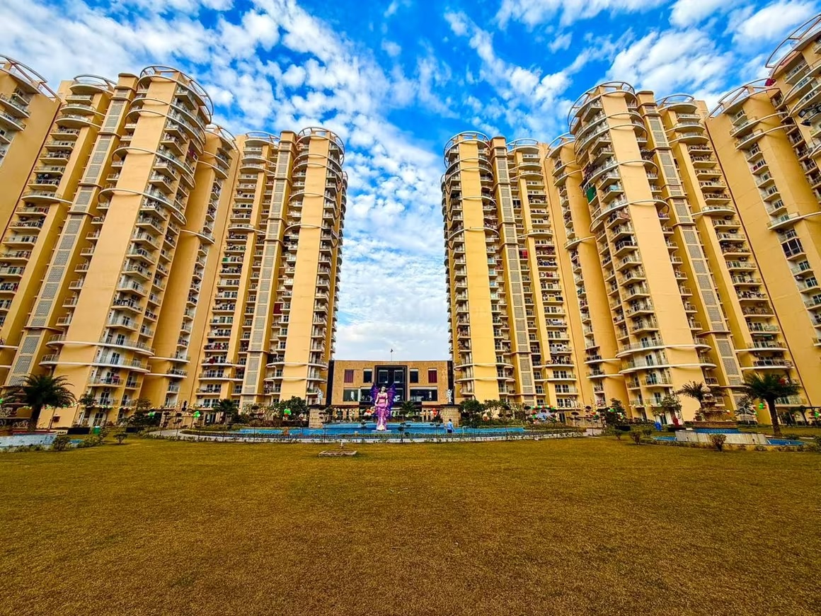 Samridhi Luxuriya Avenue, Sector 150, Noida Society Image 1 