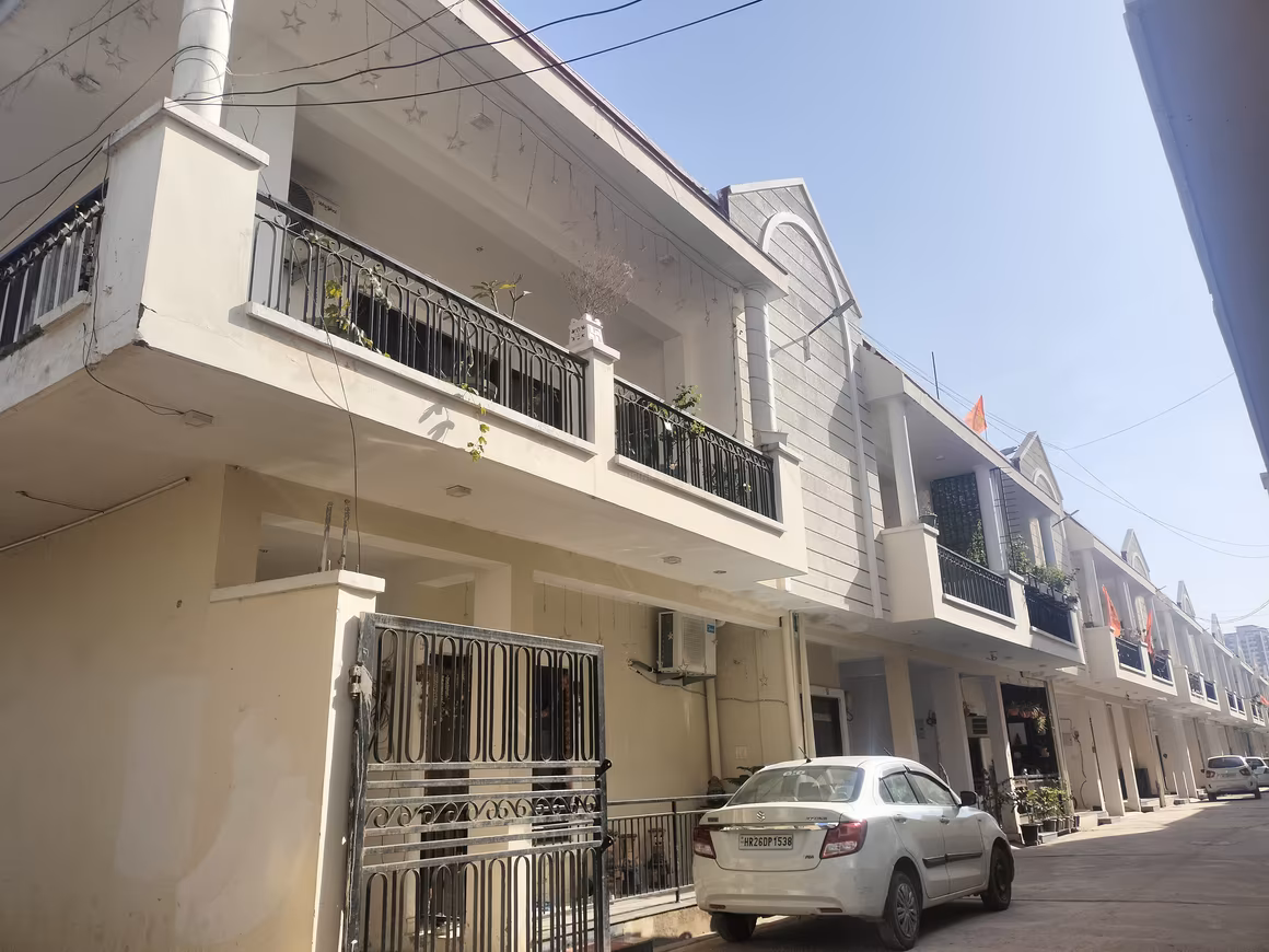 Sindhuja Green, Sector 10, Noida Extension Society Image 2