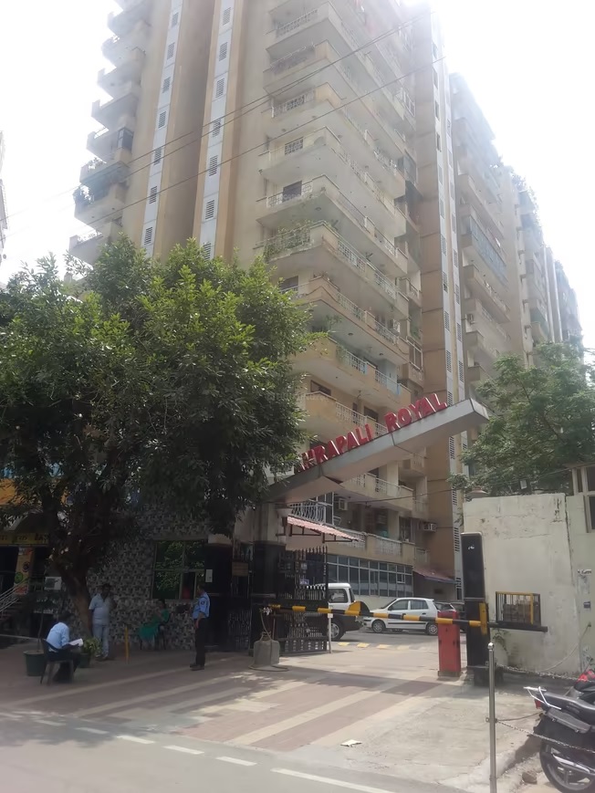 Amrapali Royal, Vaibhav Khand, Ghaziabad, Indirapuram, Ghaziabad Society Image 2