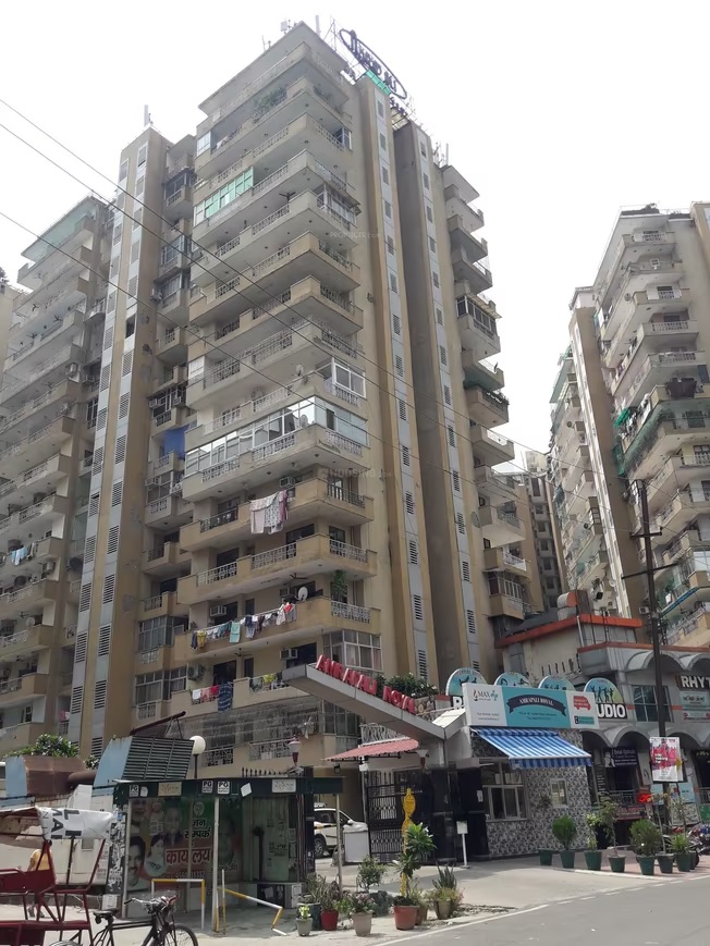 Amrapali Royal, Vaibhav Khand, Ghaziabad, Indirapuram, Ghaziabad Society Image 3