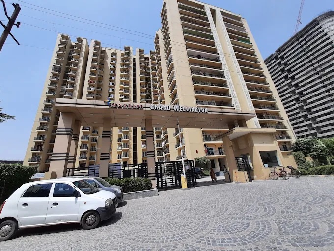 Maxblis Grand Wellington, Sector 75, Noida Society Image 2