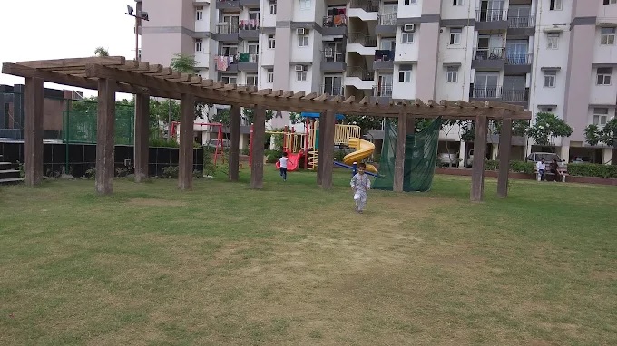 Amrapali Castle, Chi IV, Greater Noida Society Image 2