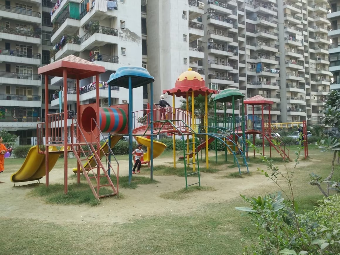 GH7, Crossings Republic Society Image 2