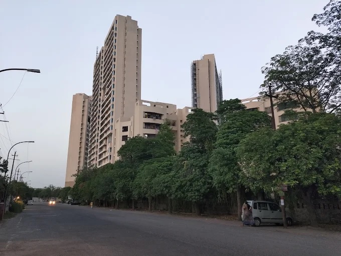 The Crescent, Sector 50, Noida Society Image 3