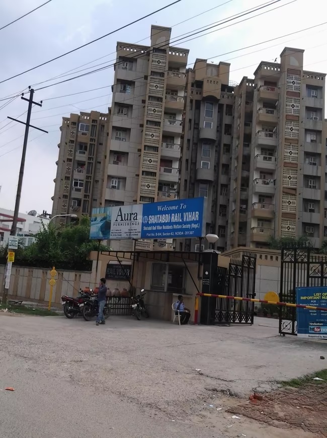 Shatabdi Rail Vihar, Sector 62, Noida Society Image 3