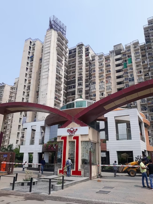 Golf City, Sector 75, Noida Society Image 3