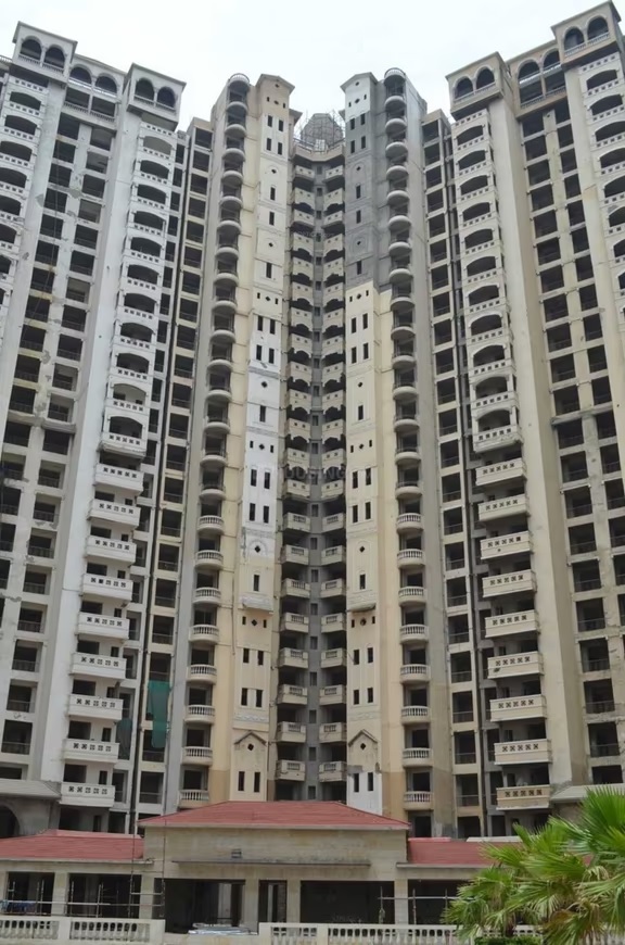 Amrapali Sapphire Arcade 1, Sector 45, Noida Society Image 3