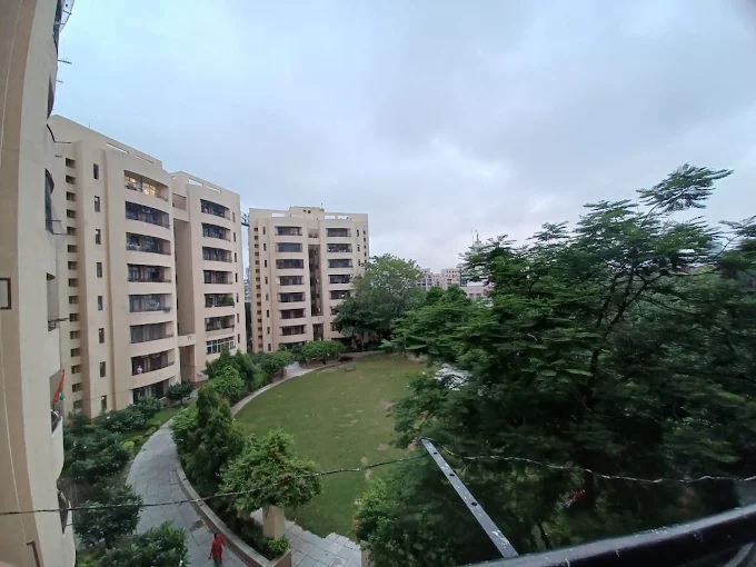 The Crescent, Sector 50, Noida Society Image 4