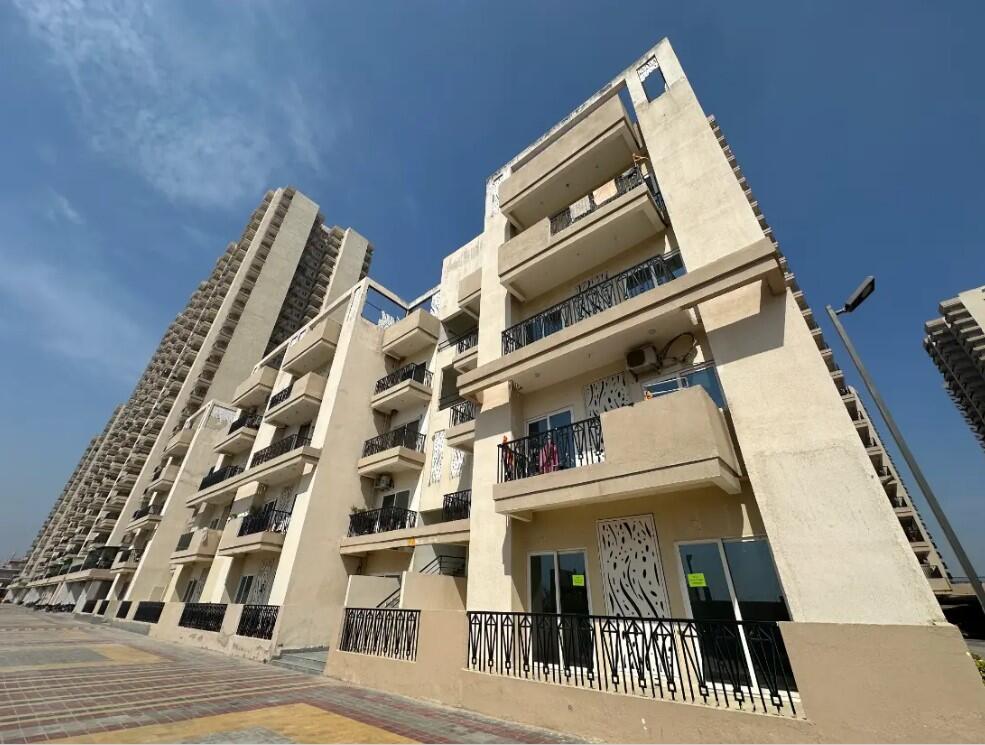 Gaur Yamuna City 16th Park View, Sector 19, Yamuna Expressway Society Image 4