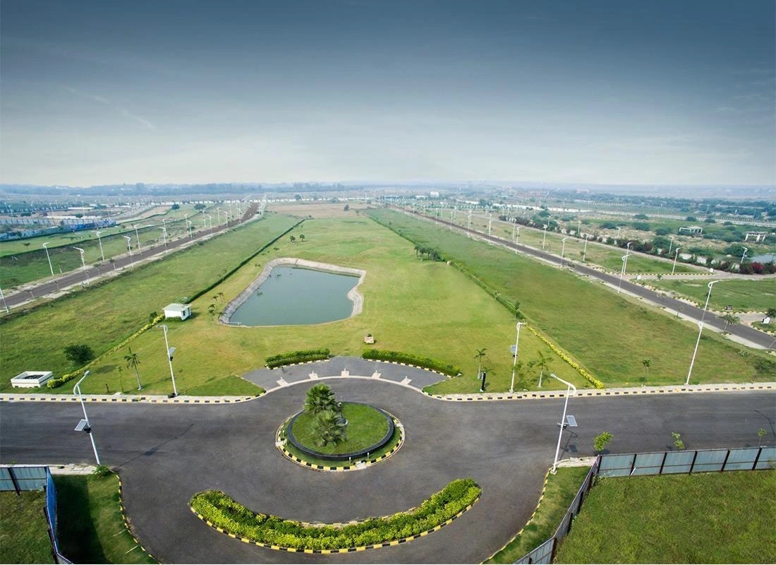 Greenbay Golf Village, Sector 22D, Yamuna Expressway Society Image 2