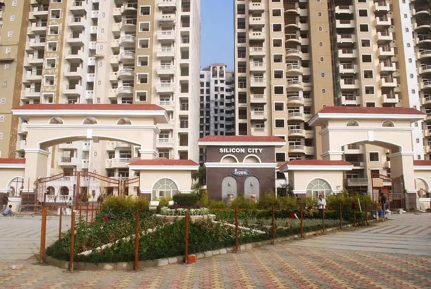 Amrapali Silicon City, Sector 76, Noida Society Image 1 