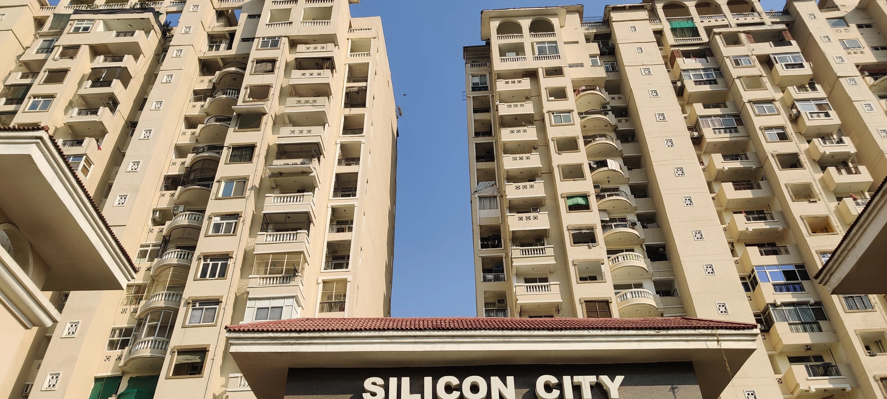 Amrapali Silicon City, Sector 76, Noida Society Image 2