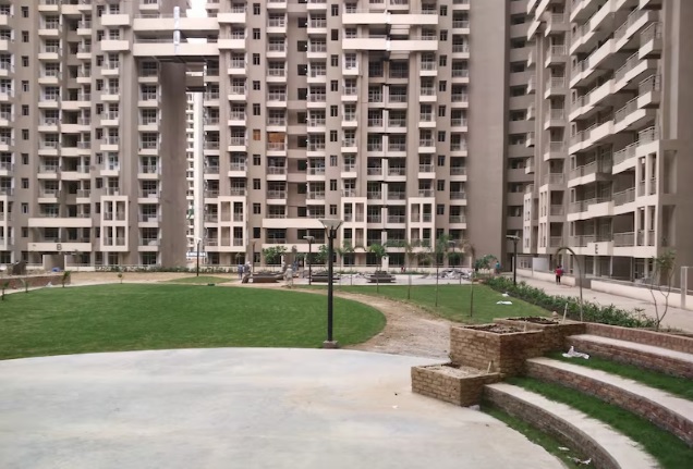 AIG Park Avenue, Gaur City  1, Noida Extension Society Image 3