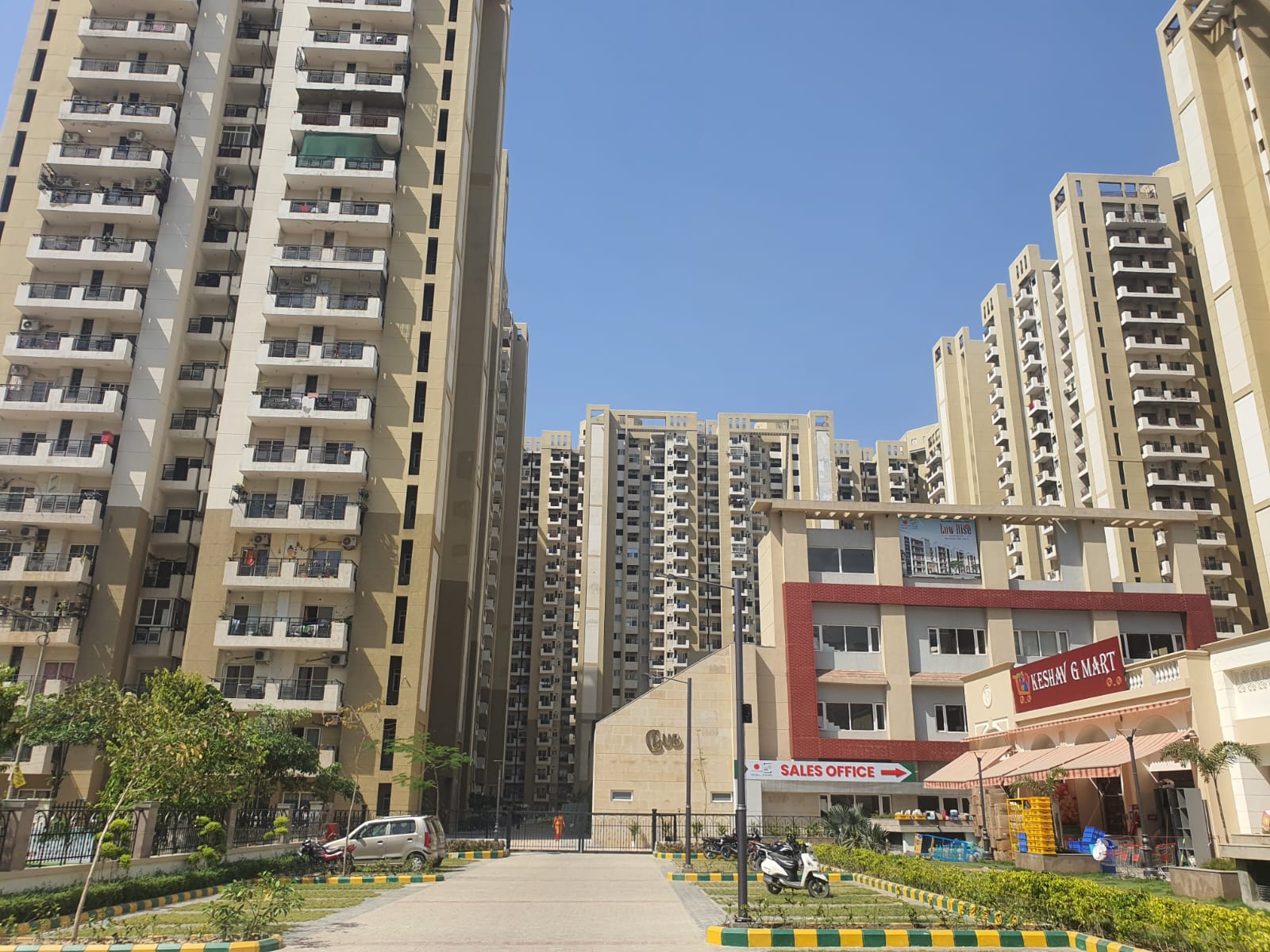 IITL NIMBUS - EXPRESS PARKVIEW - 2, Chi V, Greater Noida Society Image 1 