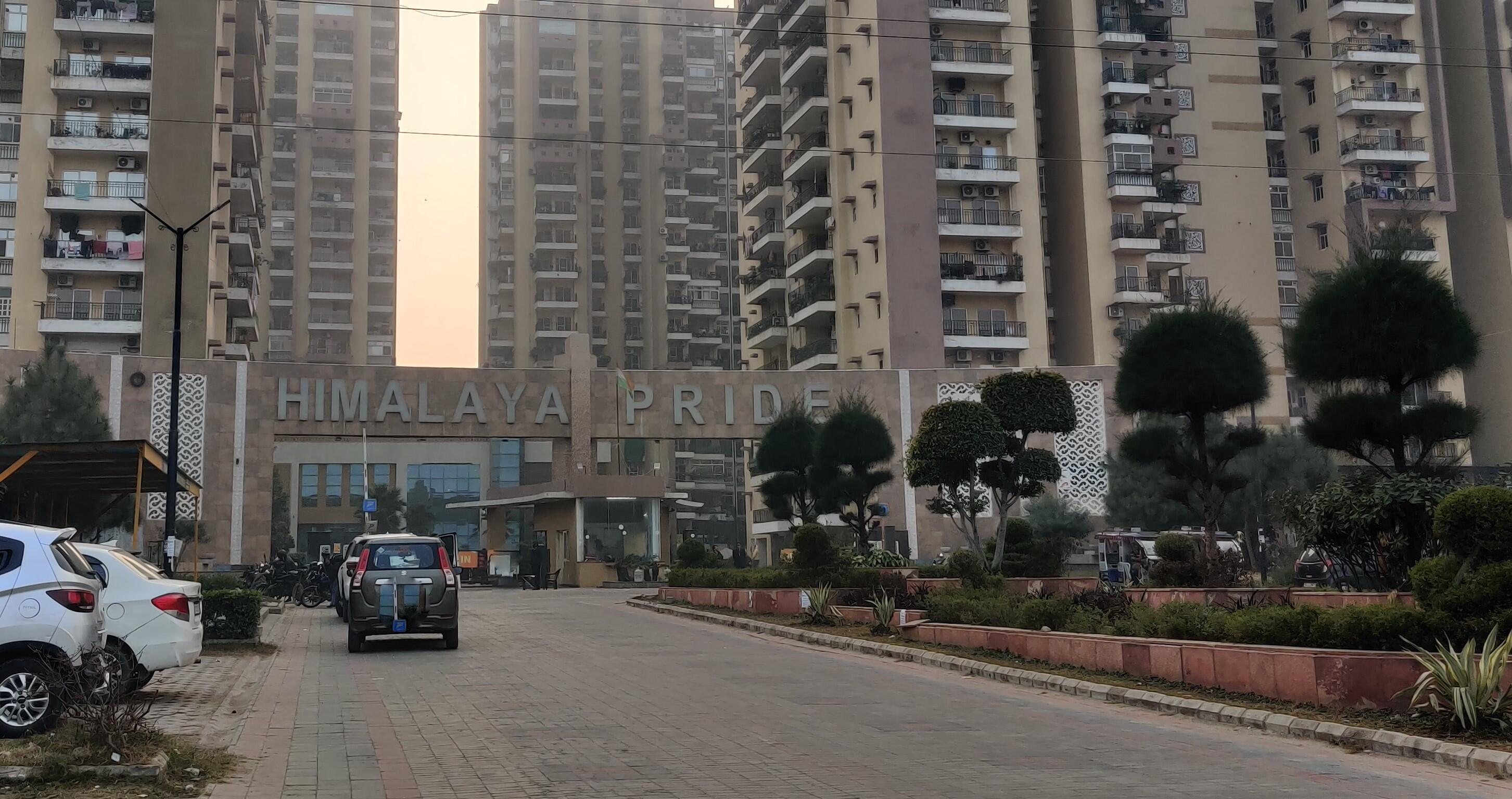 Amrapali Dream Valley, TechZone 4, Noida Extension Society Image 6